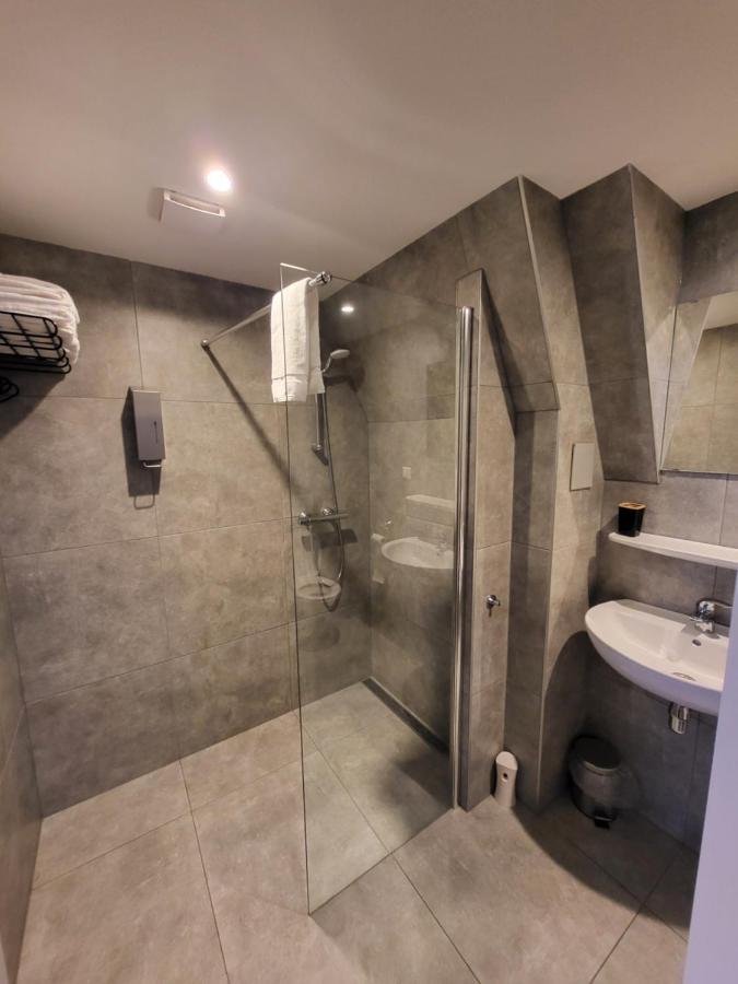 Hotel Broer & Zus Хага Екстериор снимка