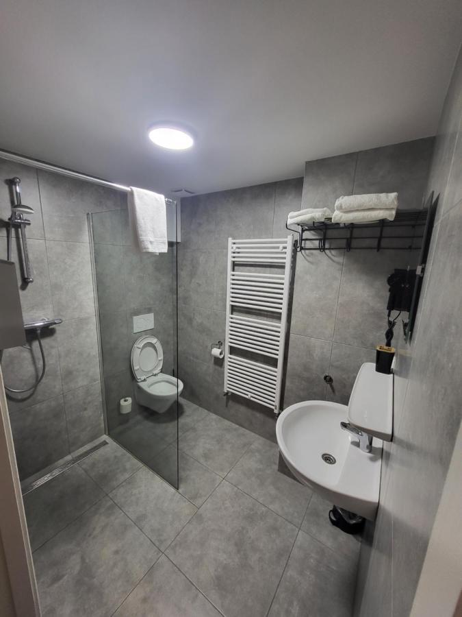 Hotel Broer & Zus Хага Екстериор снимка